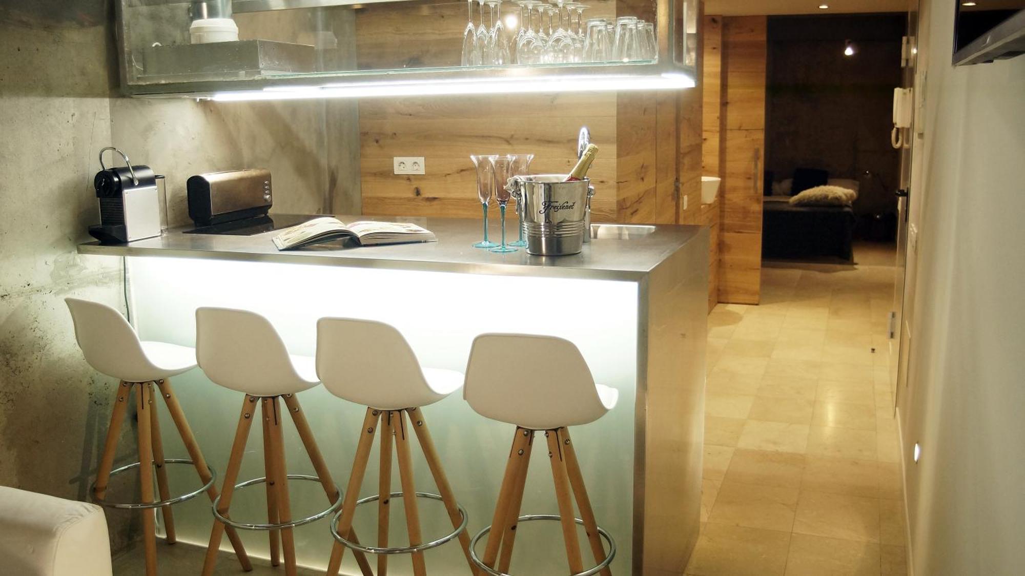 My Space Emirates - Fully Equipped Apartments Near The Beach With Shared Pool Barcelona Habitación foto