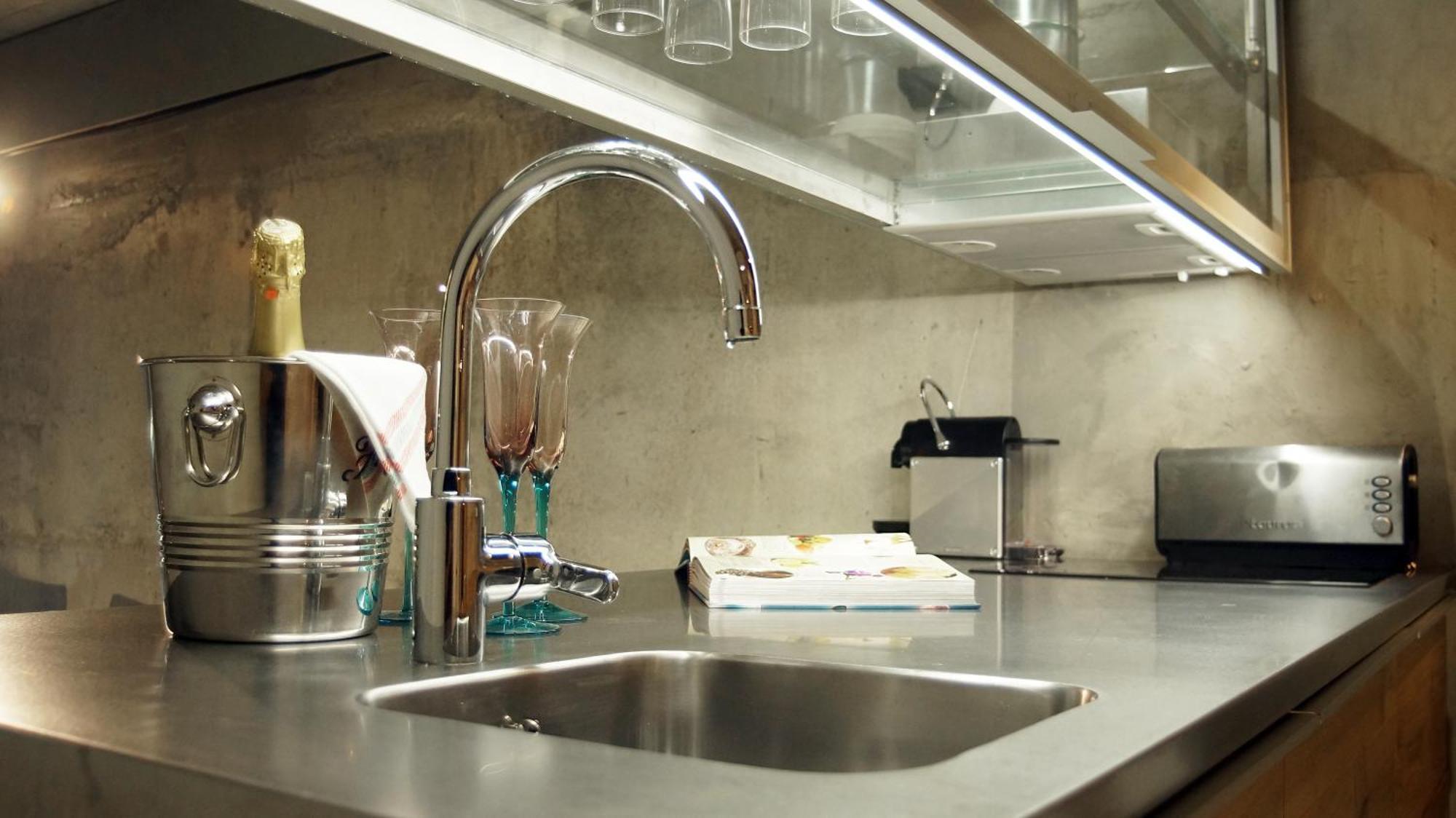 My Space Emirates - Fully Equipped Apartments Near The Beach With Shared Pool Barcelona Habitación foto