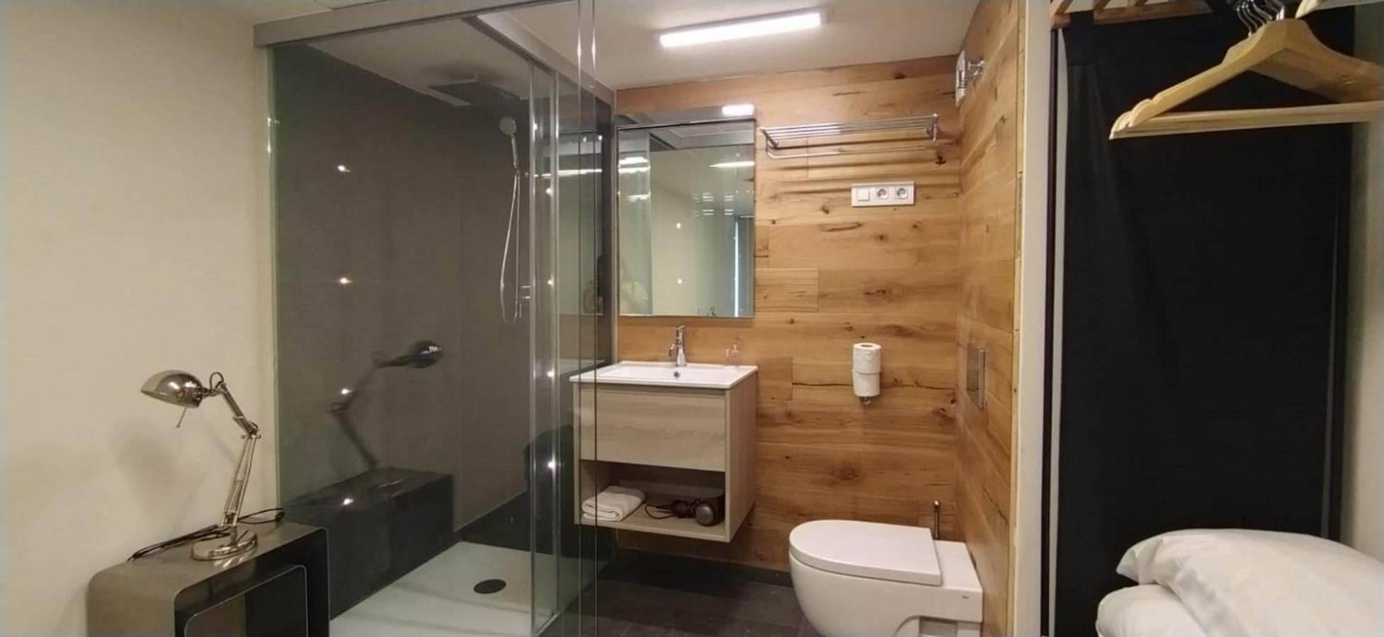 My Space Emirates - Fully Equipped Apartments Near The Beach With Shared Pool Barcelona Habitación foto