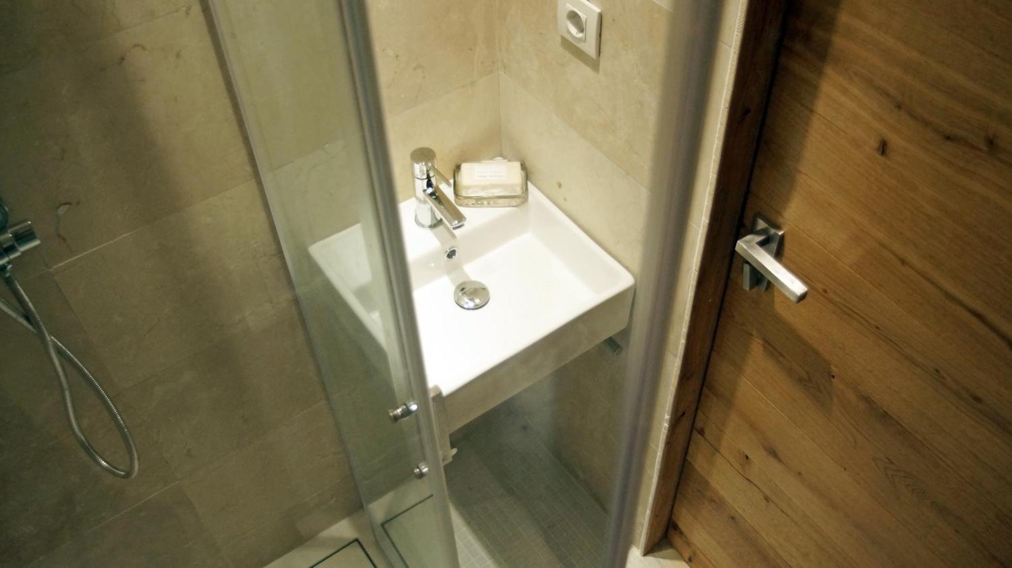My Space Emirates - Fully Equipped Apartments Near The Beach With Shared Pool Barcelona Habitación foto