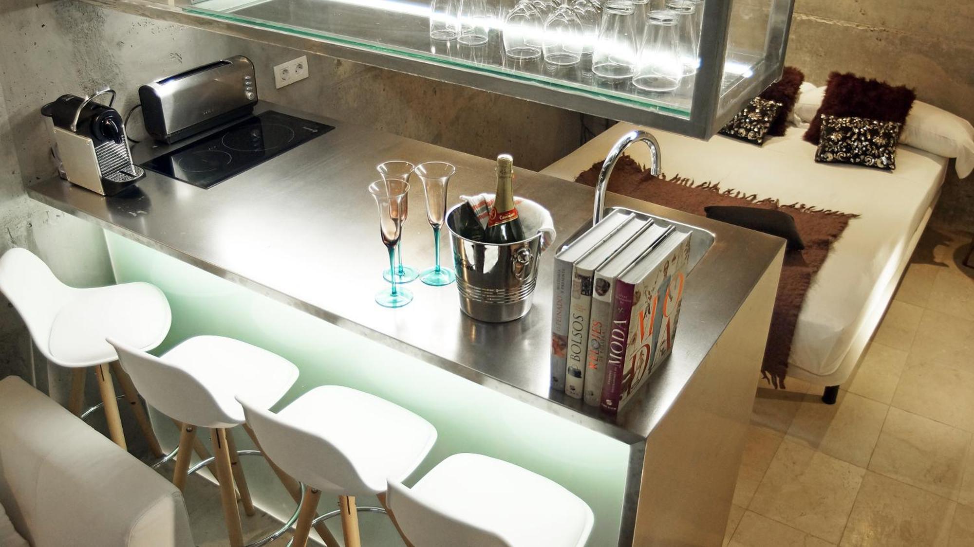 My Space Emirates - Fully Equipped Apartments Near The Beach With Shared Pool Barcelona Habitación foto