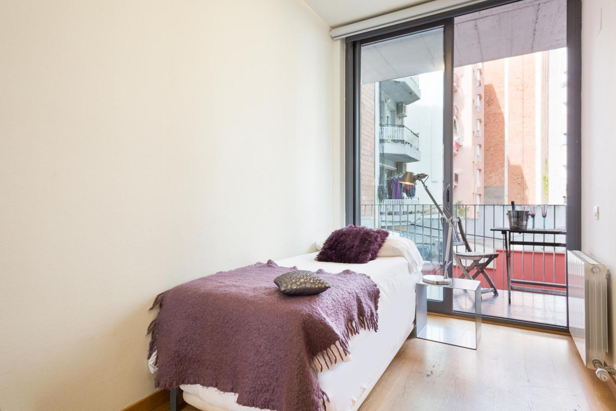 My Space Emirates - Fully Equipped Apartments Near The Beach With Shared Pool Barcelona Exterior foto