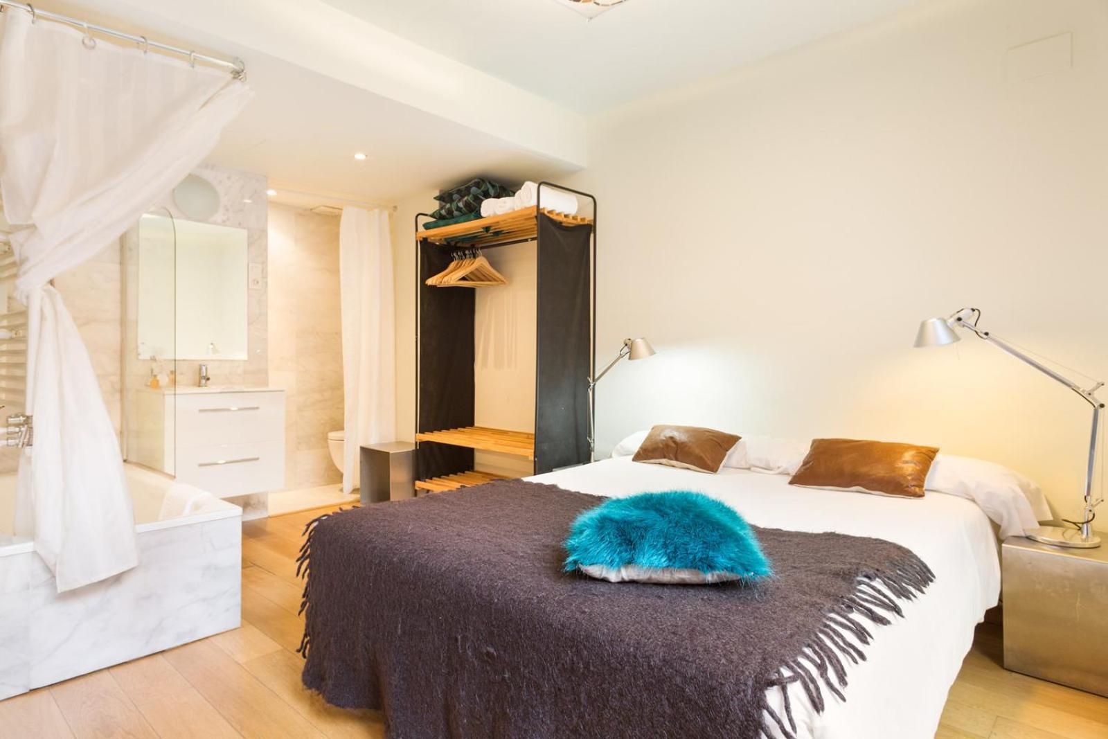 My Space Emirates - Fully Equipped Apartments Near The Beach With Shared Pool Barcelona Exterior foto